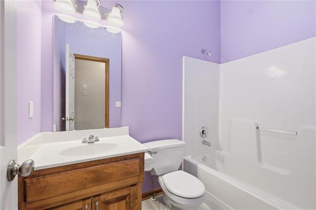 12411 Live Oak Circle, Peculiar, MO 64078