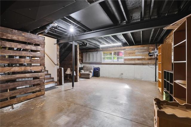 12411 Live Oak Circle, Peculiar, MO 64078