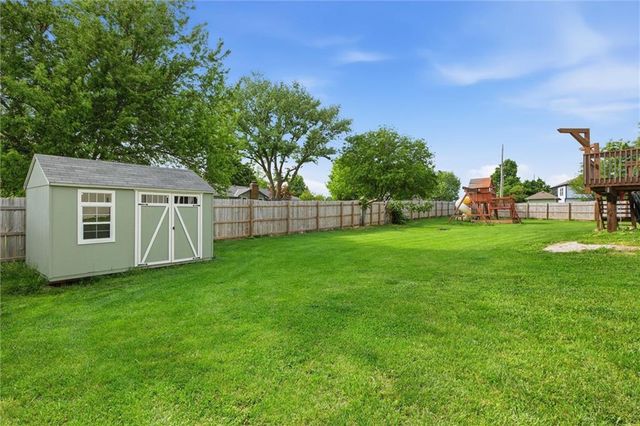 12411 Live Oak Circle, Peculiar, MO 64078