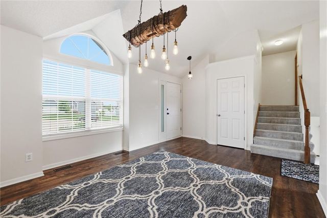 12411 Live Oak Circle, Peculiar, MO 64078