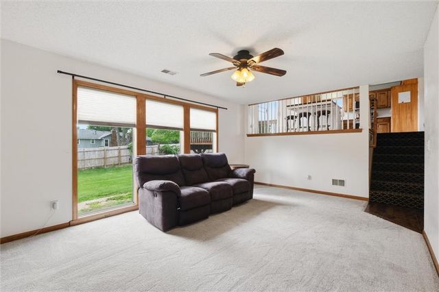 12411 Live Oak Circle, Peculiar, MO 64078