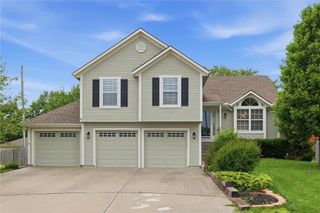 12411 Live Oak Circle, Peculiar, MO 64078