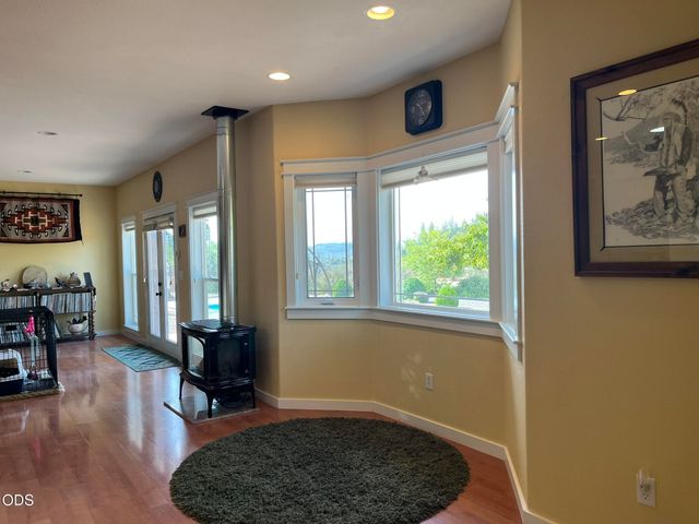158 Rockingham Circle, Eagle Point, OR 97524