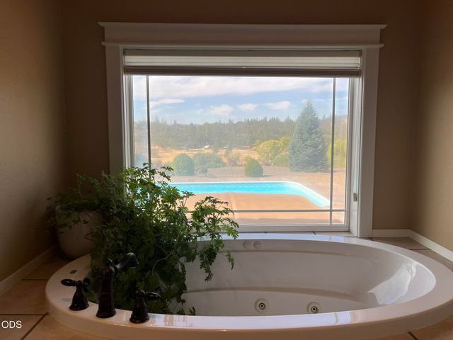 158 Rockingham Circle, Eagle Point, OR 97524
