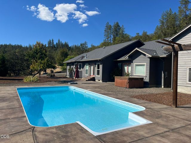 158 Rockingham Circle, Eagle Point, OR 97524