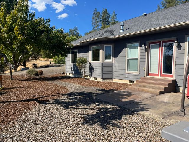 158 Rockingham Circle, Eagle Point, OR 97524