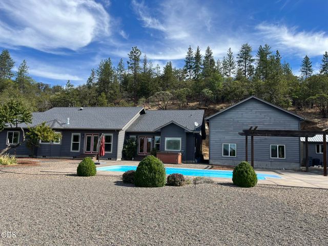 158 Rockingham Circle, Eagle Point, OR 97524