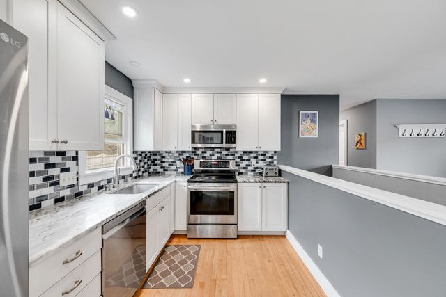 4 Lafayette Drive, Jericho, VT 05465
