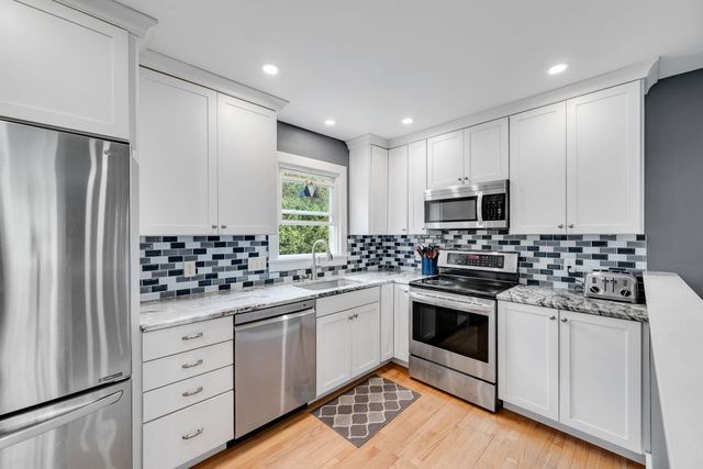4 Lafayette Drive, Jericho, VT 05465