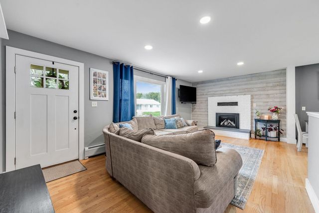 4 Lafayette Drive, Jericho, VT 05465