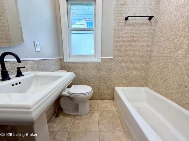 1104 Barret Ave, Louisville, KY 40204