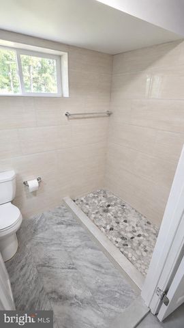 5240 E ROOSEVELT BLVD, Philadelphia, PA 19124