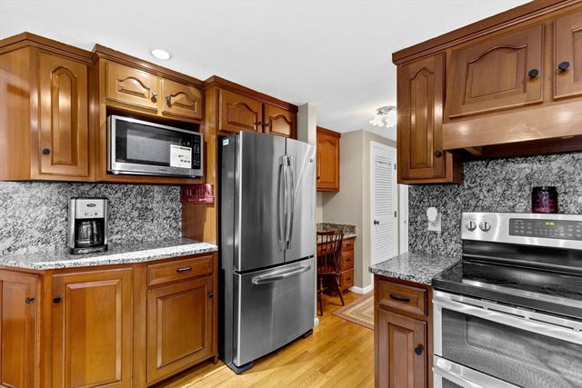 31 Cooke Road, Plymouth, MA 02360