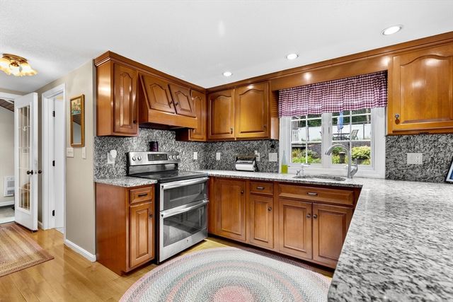 31 Cooke Road, Plymouth, MA 02360