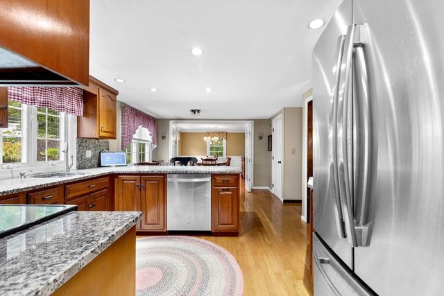 31 Cooke Road, Plymouth, MA 02360