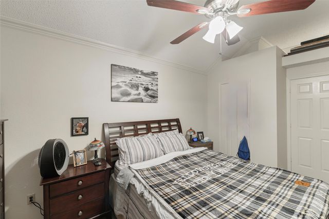 1141 Meadow Park Lane, Grand Prairie, TX 75052