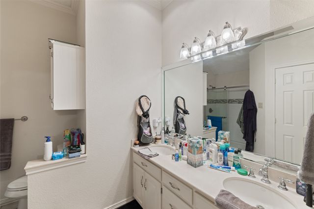 1141 Meadow Park Lane, Grand Prairie, TX 75052