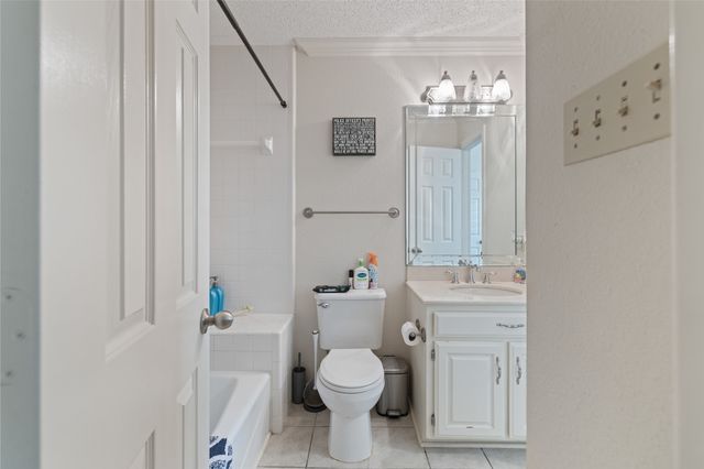 1141 Meadow Park Lane, Grand Prairie, TX 75052