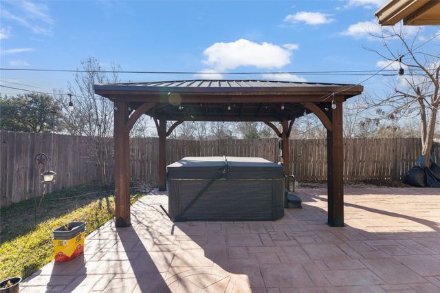 1141 Meadow Park Lane, Grand Prairie, TX 75052