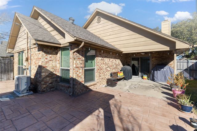 1141 Meadow Park Lane, Grand Prairie, TX 75052