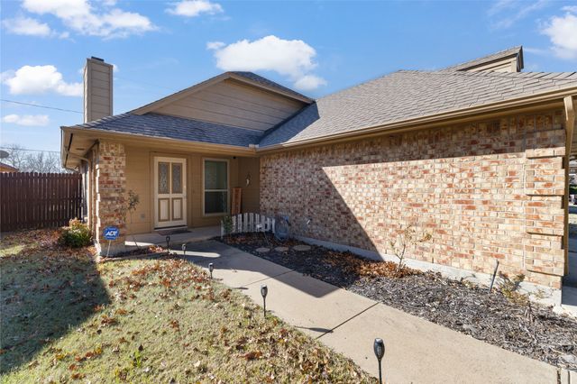 1141 Meadow Park Lane, Grand Prairie, TX 75052