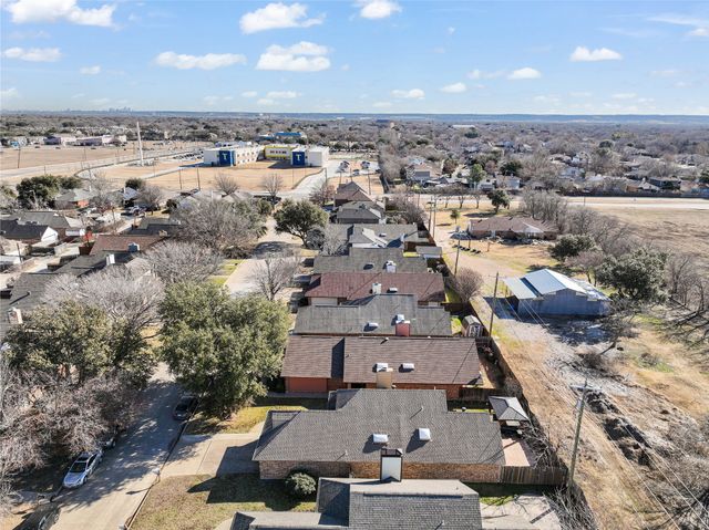 1141 Meadow Park Lane, Grand Prairie, TX 75052