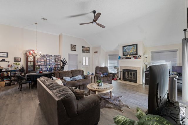 1141 Meadow Park Lane, Grand Prairie, TX 75052