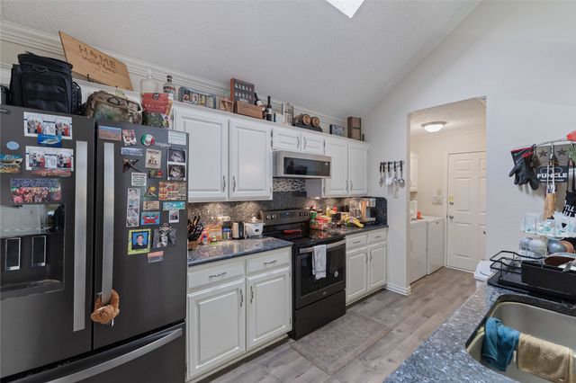 1141 Meadow Park Lane, Grand Prairie, TX 75052