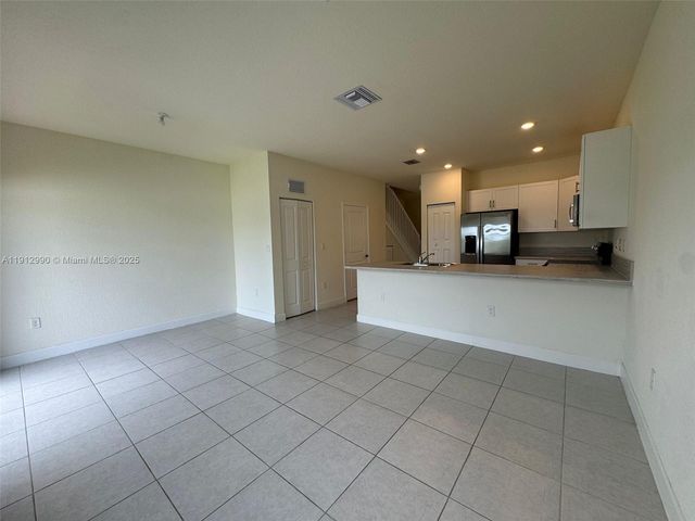 11325 W 34th Way, Hialeah, FL 33018