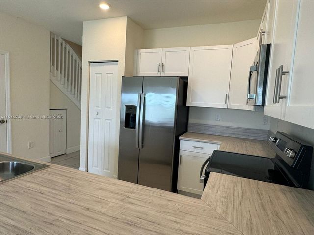 11325 W 34th Way, Hialeah, FL 33018