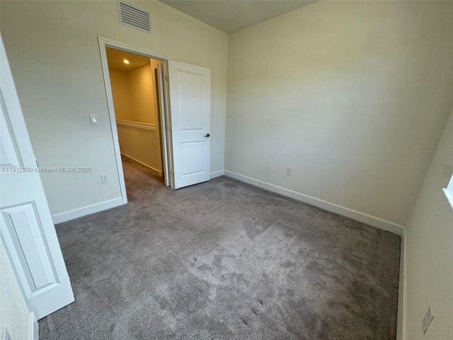 11325 W 34th Way, Hialeah, FL 33018