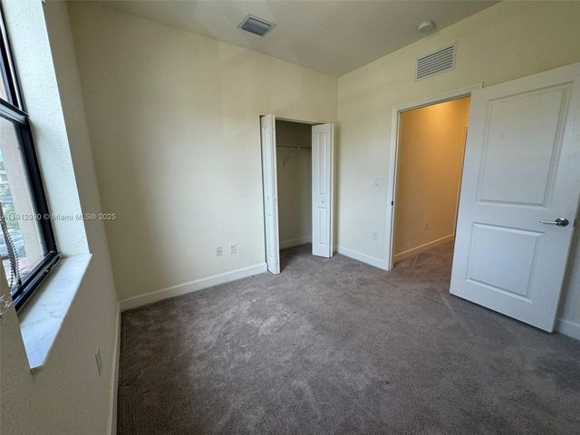 11325 W 34th Way, Hialeah, FL 33018