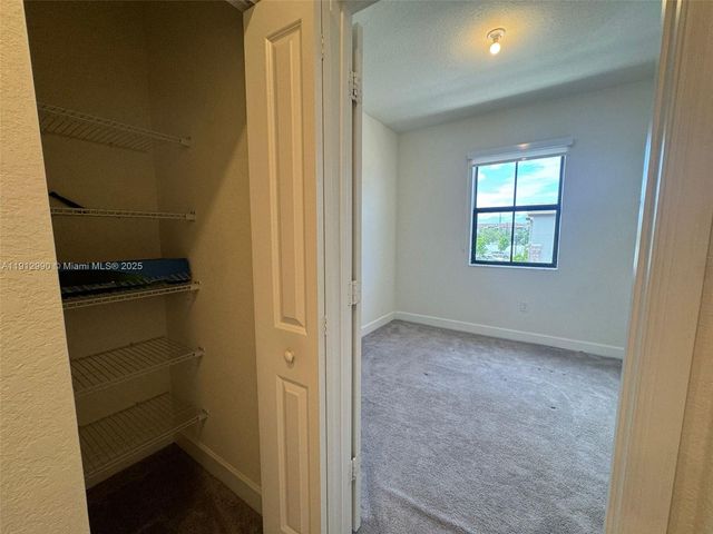 11325 W 34th Way, Hialeah, FL 33018