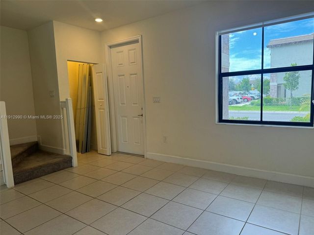 11325 W 34th Way, Hialeah, FL 33018