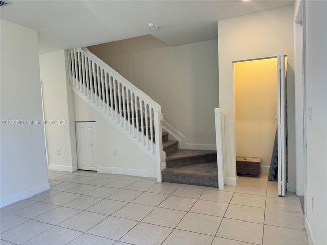 11325 W 34th Way, Hialeah, FL 33018