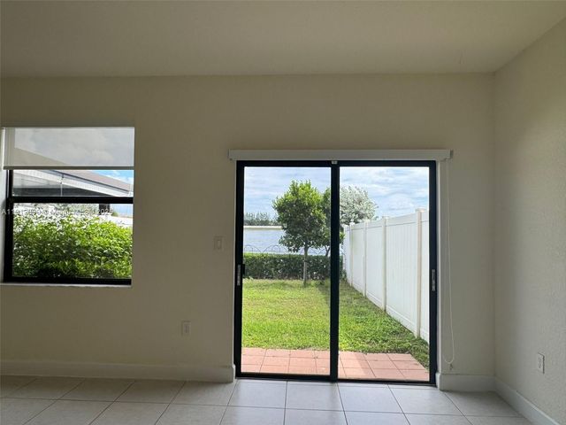 11325 W 34th Way, Hialeah, FL 33018