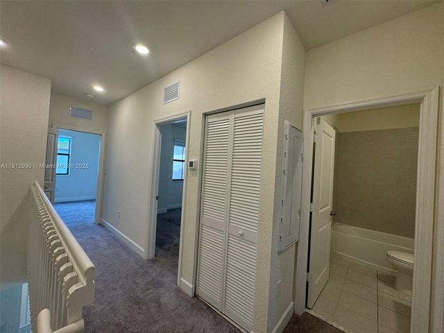 11325 W 34th Way, Hialeah, FL 33018