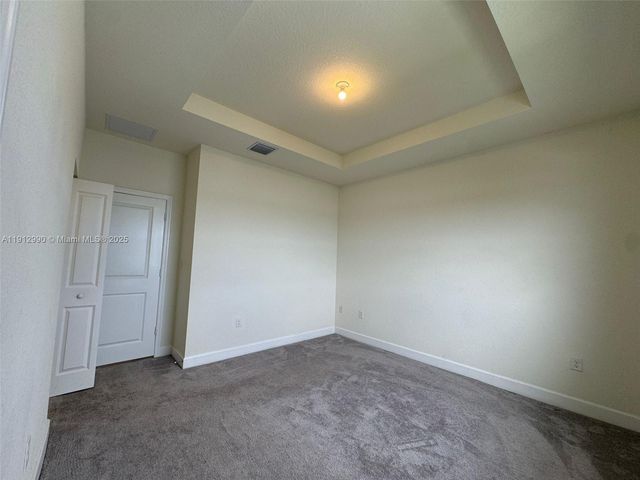 11325 W 34th Way, Hialeah, FL 33018