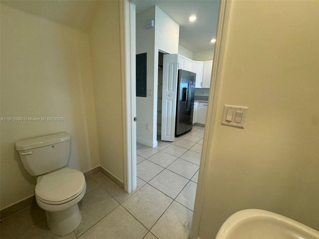 11325 W 34th Way, Hialeah, FL 33018