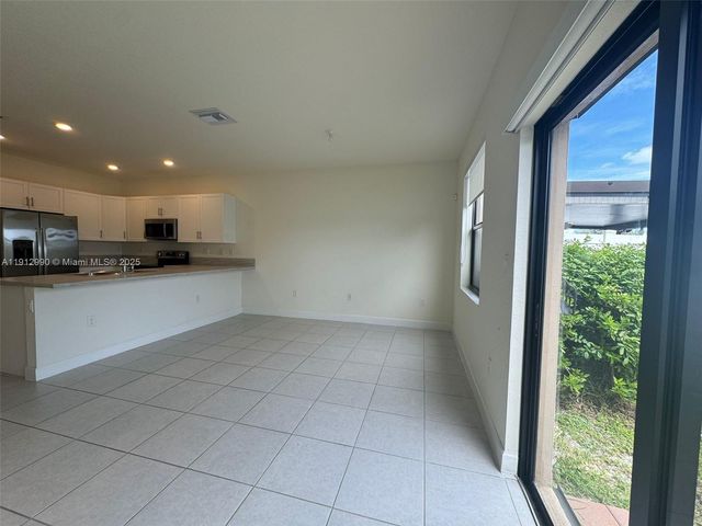 11325 W 34th Way, Hialeah, FL 33018