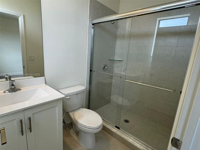 11325 W 34th Way, Hialeah, FL 33018