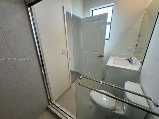 11325 W 34th Way, Hialeah, FL 33018