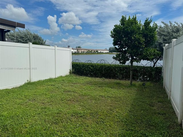 11325 W 34th Way, Hialeah, FL 33018