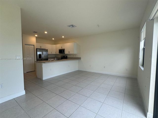 11325 W 34th Way, Hialeah, FL 33018