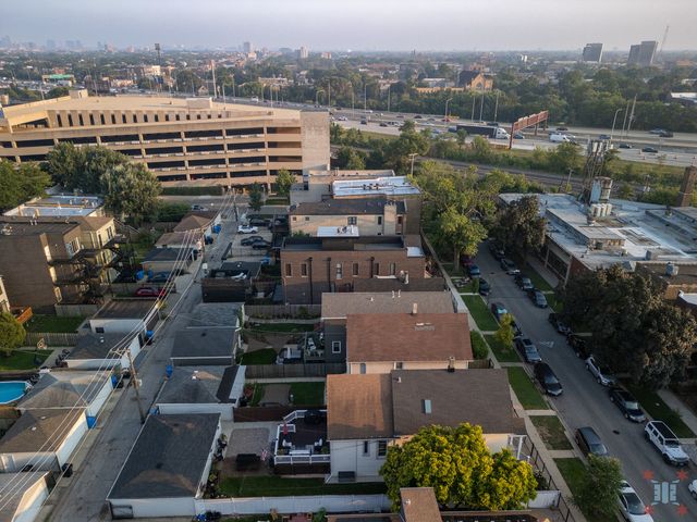 2735 N Campbell Avenue, Chicago, IL 60647
