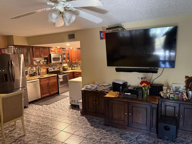 76 Ann Lee Lane, Tamarac, FL 33319