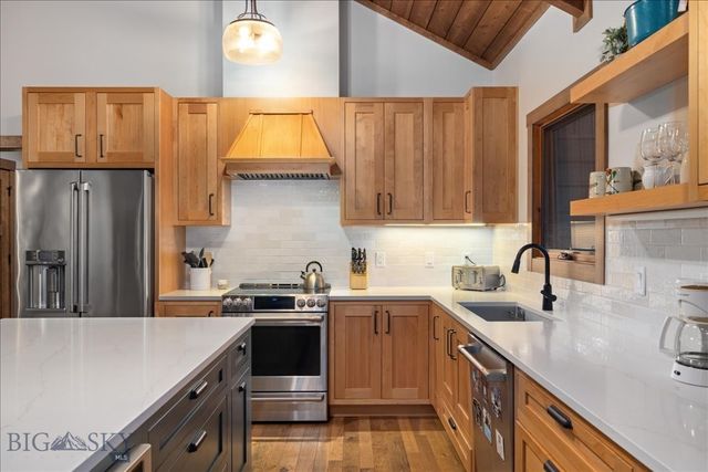 573 E River Rd, Emigrant, MT 59027