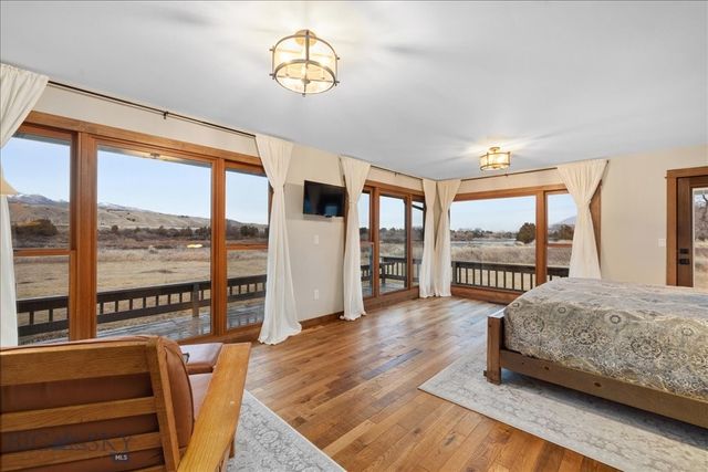 573 E River Rd, Emigrant, MT 59027