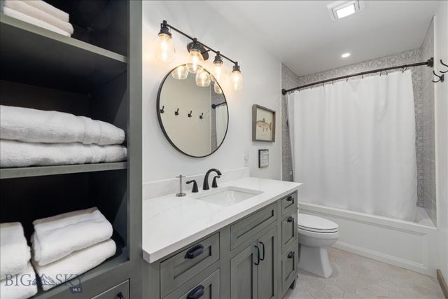 573 E River Rd, Emigrant, MT 59027