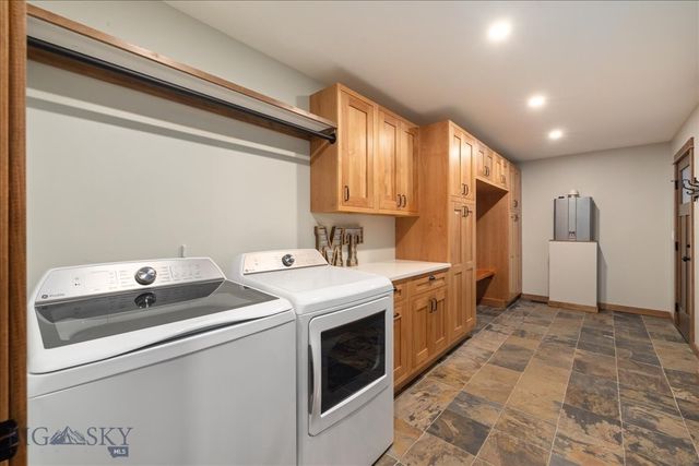 573 E River Rd, Emigrant, MT 59027